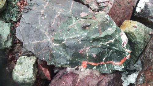 Гигантские зелёные валуны для ландшафтного дизайна весом более 5 тонн купить в Пыть-Яхе