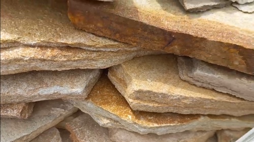 Плитняк златолит жёлтый золотистый для отмостки купить в Пыть-Яхе