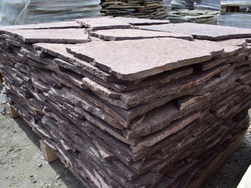 Плитняк лемезит бордовый для облицовки цоколя 20-25 мм  купить в Пыть-Яхе