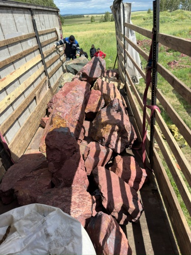 Ландшафтные глыбы красно-фиолетовые 200-1000 килограмм купить в Пыть-Яхе