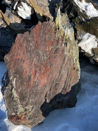 Ландшафтные глыбы красно-фиолетовые 200-1000 килограмм купить в Пыть-Яхе