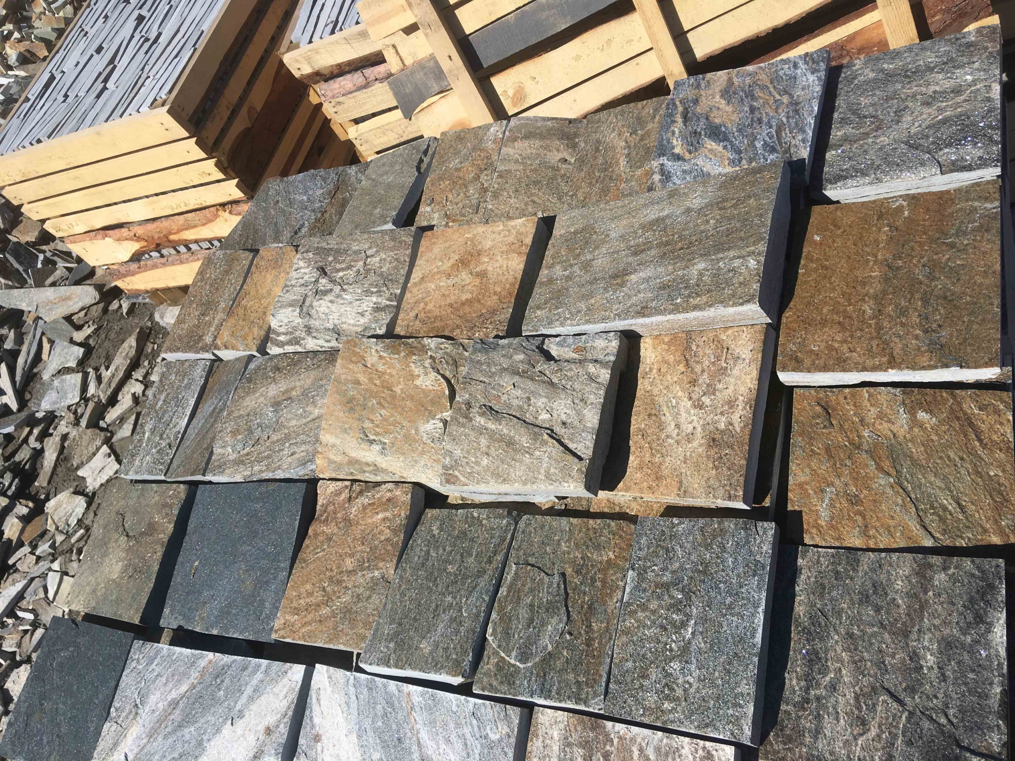 Плитка пилёная златолит Уральский для цоколя, отмостки купить в Пыть-Яхе