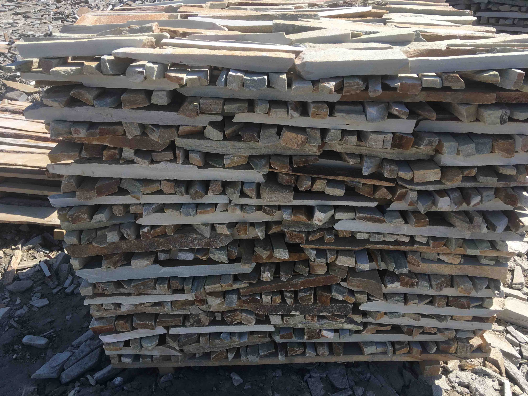 Горбушка златолит золотистый для облицовки купить в Пыть-Яхе