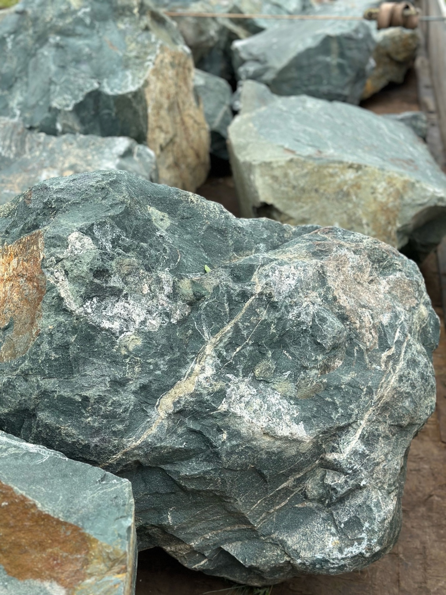 Камни для ландшафтного дизайна зелёные 10-60 килограмм купить в Пыть-Яхе