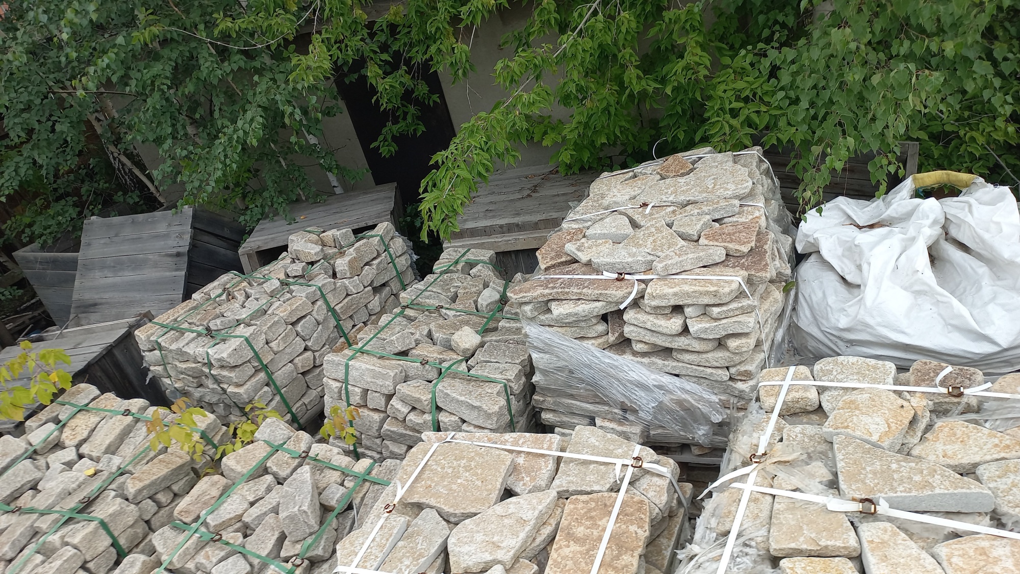 Плитняк гранитный галтованный купить в Пыть-Яхе