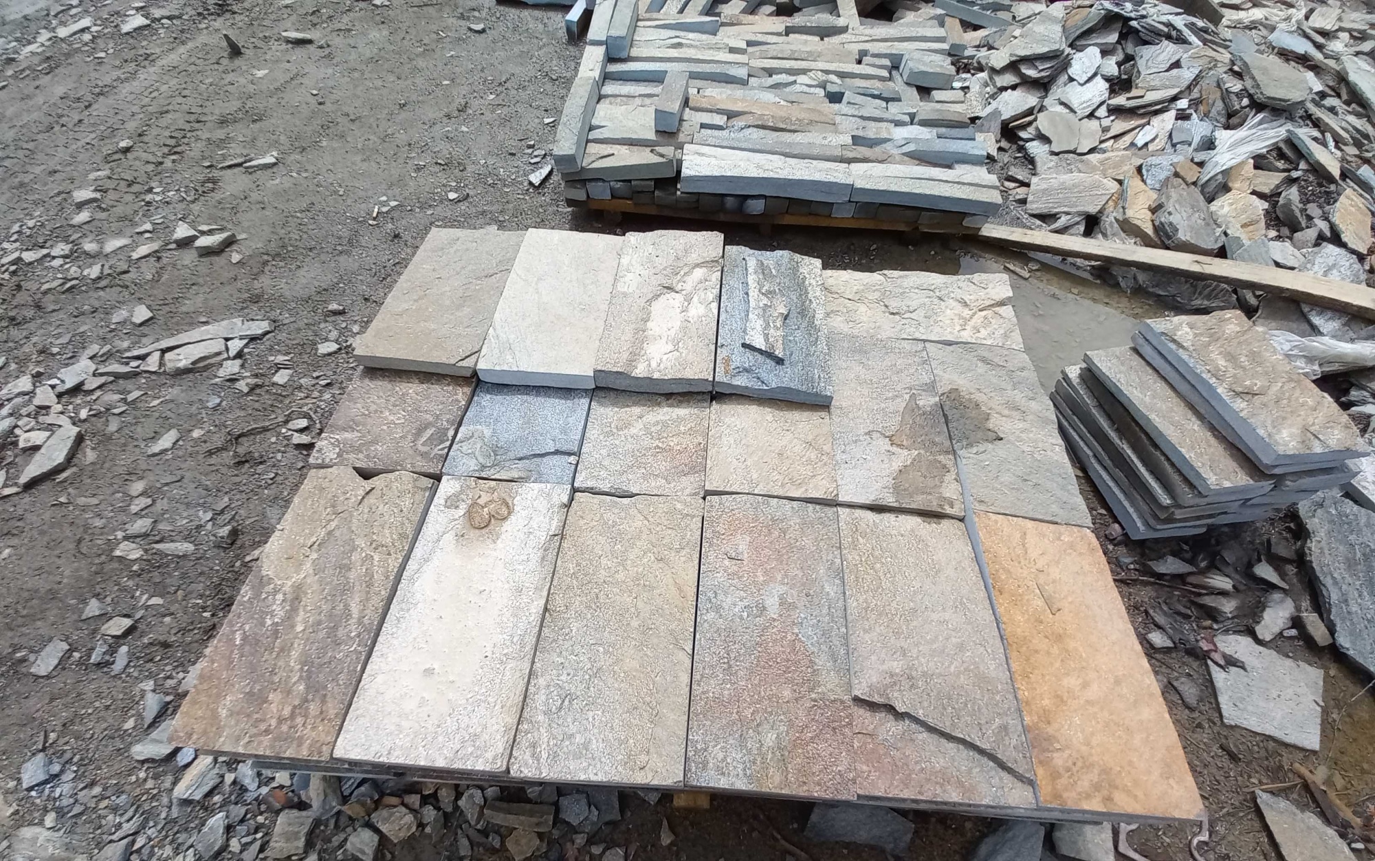 Плитка пилёная златолит Уральский для цоколя, отмостки купить в Пыть-Яхе