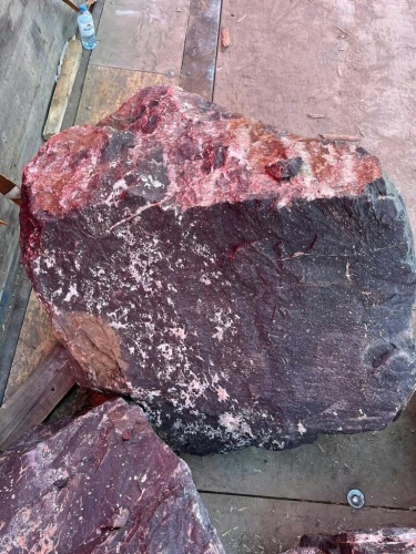 Камни для ландшафтного дизайна красно-фиолетовые 10-60 килограмм купить в Пыть-Яхе