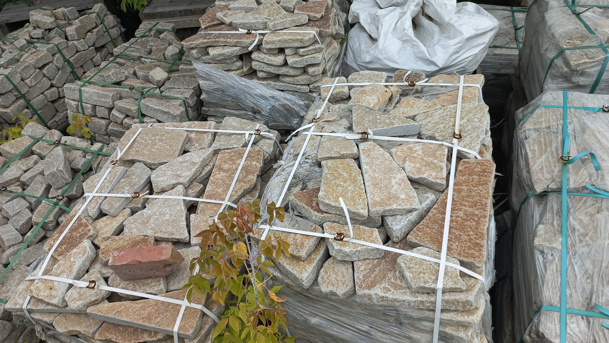 Плитняк гранитный галтованный купить в Пыть-Яхе