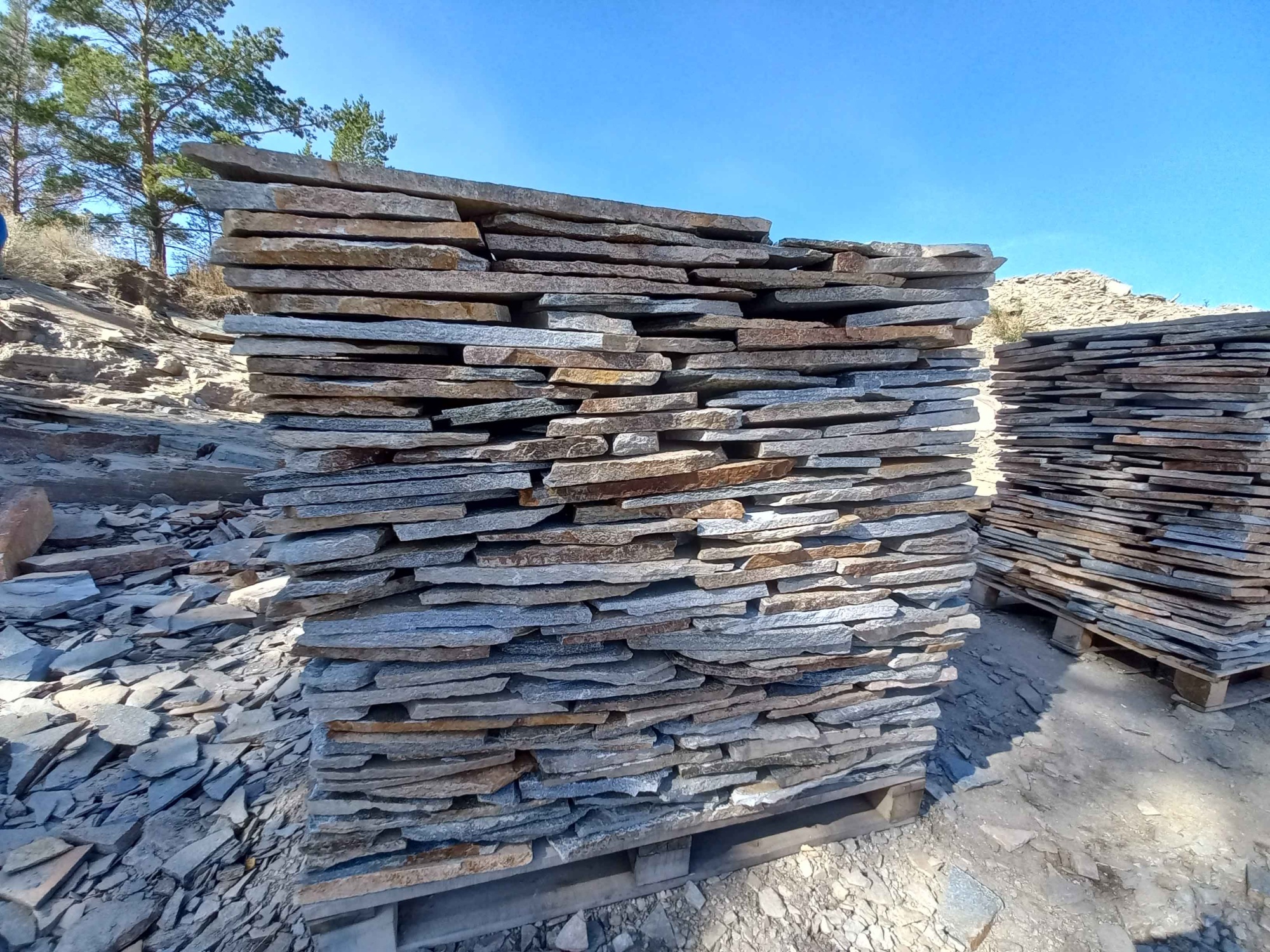 Плитняк златолит серебристый для фасада купить в Пыть-Яхе