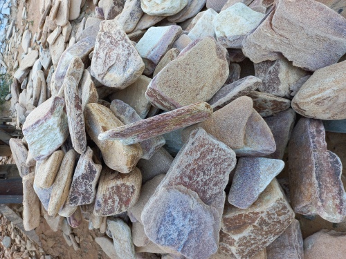 Златолит жёлтый, жёлто-зелёный глыбки и валуны для ланшафтного дизайна купить в Пыть-Яхе