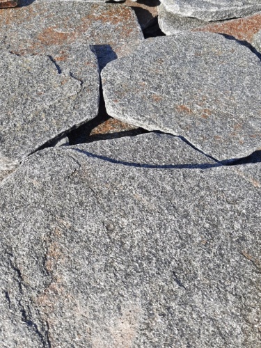 Златолит серебристый галтованный для лестниц купить в Пыть-Яхе