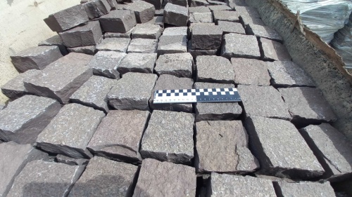 Лемезит колотая брусчатка 10 * 10 см. для парковки купить в Пыть-Яхе