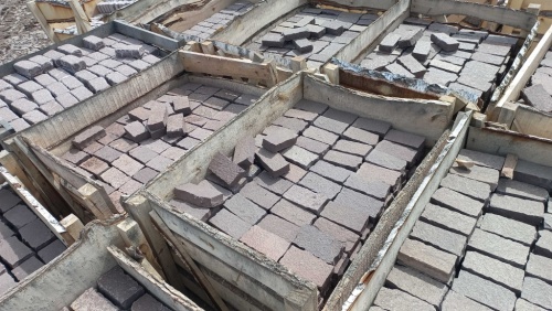 Брусчатка колотая красная